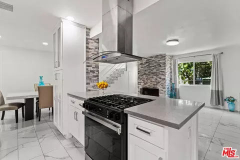 Kitchen - 9935 Zitto Ln, Tujunga, CA 91042 photo 2 of 2