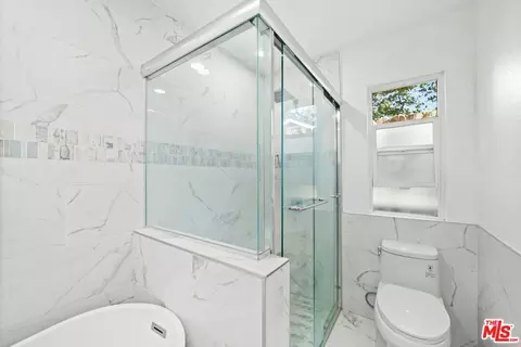 Bath - 9935 Zitto Ln, Tujunga, CA 91042 photo 2 of 4