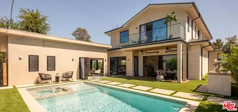 12427 Cumpston St, Valley Village, CA 91607