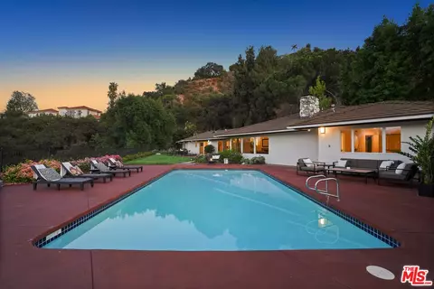 11107 Mountcastle Dr, Studio City, CA 91604