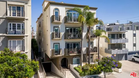 11840 Dorothy St #302, Los Angeles, CA 90049