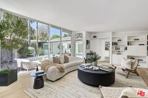 136 Beloit Ave, Los Angeles, CA 90049