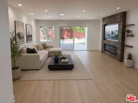 6159 Debs Ave, Woodland Hills, CA 91367