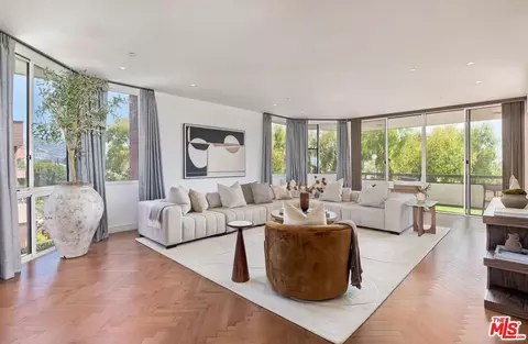 300 N Swall Dr #452, Beverly Hills, CA 90211