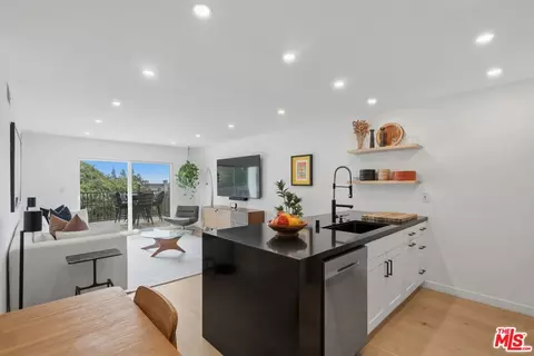 1230 Horn Ave #305, West Hollywood, CA 90069