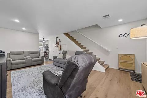 19124 Hamlin St #4, Reseda, CA 91335 photo 3