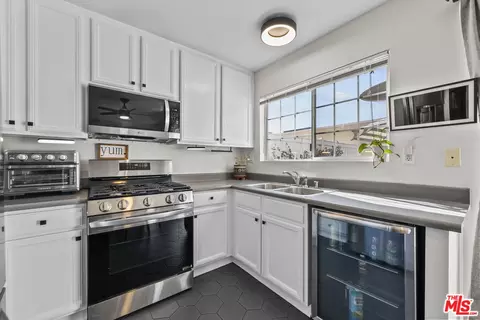 19124 Hamlin St #4, Reseda, CA 91335 photo 7