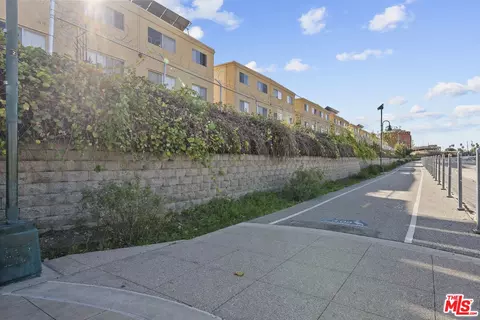 19124 Hamlin St #4, Reseda, CA 91335 photo 25