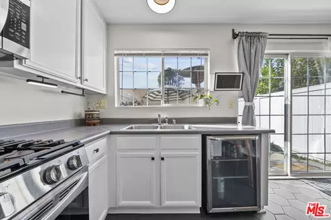 19124 Hamlin St #4, Reseda, CA 91335 photo 9