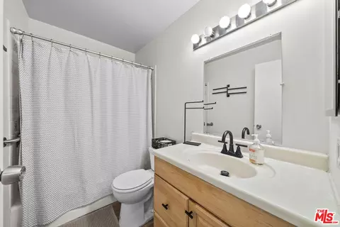19124 Hamlin St #4, Reseda, CA 91335 photo 19