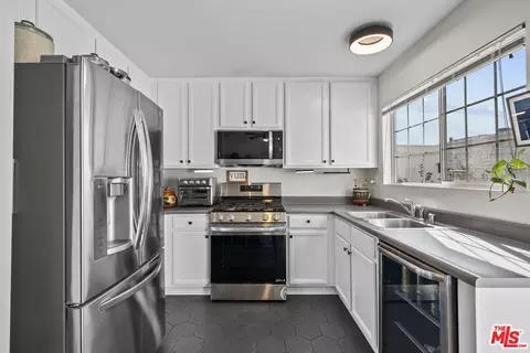 19124 Hamlin St #4, Reseda, CA 91335 photo 8