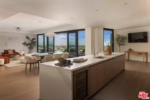8420 W Sunset Blvd #702, West Hollywood, CA 90069