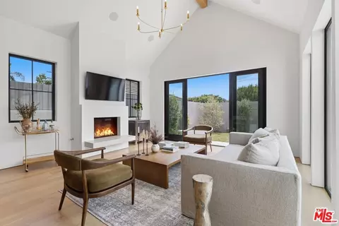 7841 Stewart Ave, Los Angeles, CA 90045