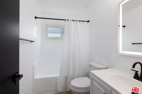 Bath - 1879 E Abbottson St, Carson, CA 90746 photo 2 of 4