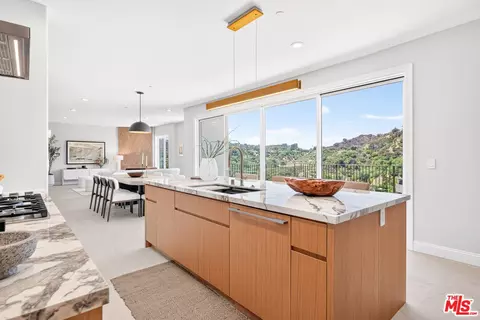 8045 Bulwer Dr, Los Angeles, CA 90046