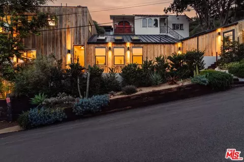 8550 Ridpath Dr, Los Angeles, CA 90046