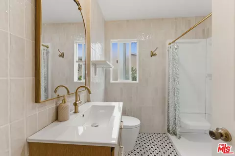 Bath - 23319 Dolores St, Carson, CA 90745 photo 1 of 7