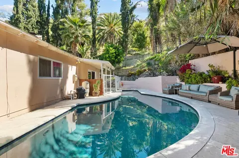 4300 Pampas Rd, Woodland Hills, CA 91364
