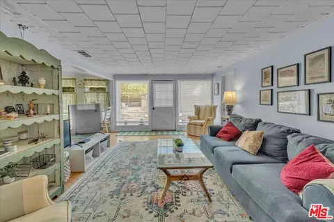 Living - 5320 Wortser Ave, Sherman Oaks, CA 91401 photo 5 of 5