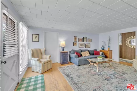 Living - 5320 Wortser Ave, Sherman Oaks, CA 91401 photo 4 of 5