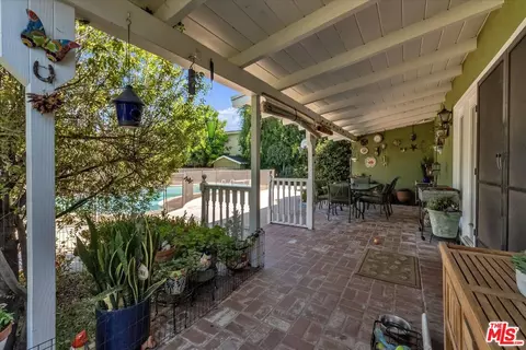 Exterior - 5320 Wortser Ave, Sherman Oaks, CA 91401 photo 6 of 18