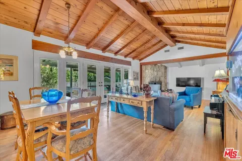 Dining - 5320 Wortser Ave, Sherman Oaks, CA 91401 photo 1 of 5