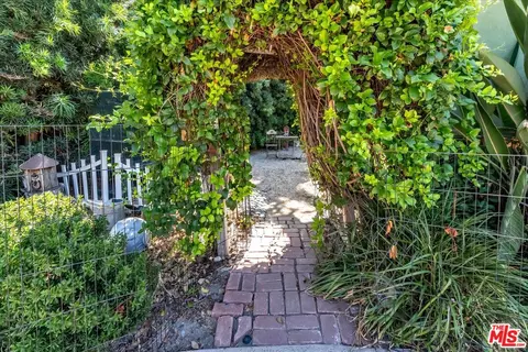 Exterior - 5320 Wortser Ave, Sherman Oaks, CA 91401 photo 10 of 18