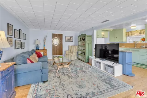 Living - 5320 Wortser Ave, Sherman Oaks, CA 91401 photo 3 of 5