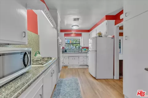 Kitchen - 5320 Wortser Ave, Sherman Oaks, CA 91401 photo 2 of 5