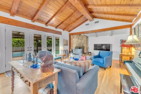 Living - 5320 Wortser Ave, Sherman Oaks, CA 91401 photo 1 of 5
