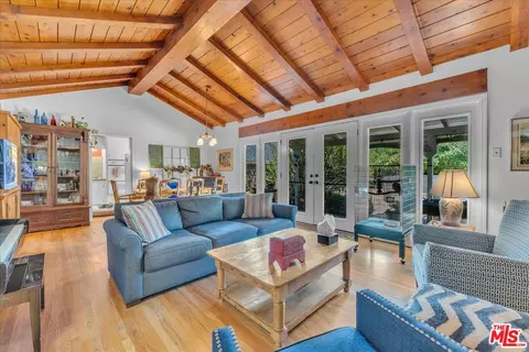 Living - 5320 Wortser Ave, Sherman Oaks, CA 91401 photo 2 of 5