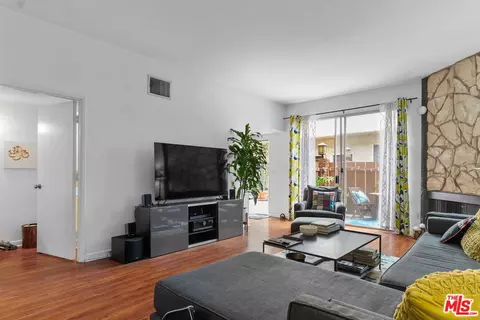 1828 Barry Ave #4, Los Angeles, CA 90025