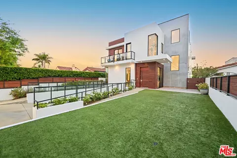 1529 S Point View St, Los Angeles, CA 90035