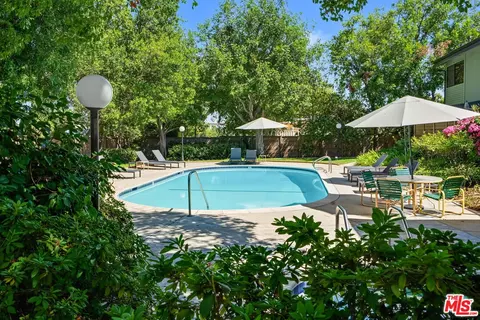 484 Rosemont Ave, Pasadena, CA 91103