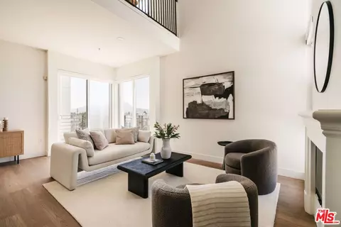 11011 Huston St #410, North Hollywood, CA 91601