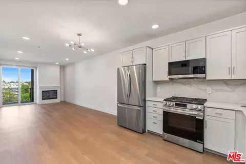 11011 Huston St #410, North Hollywood, CA 91601