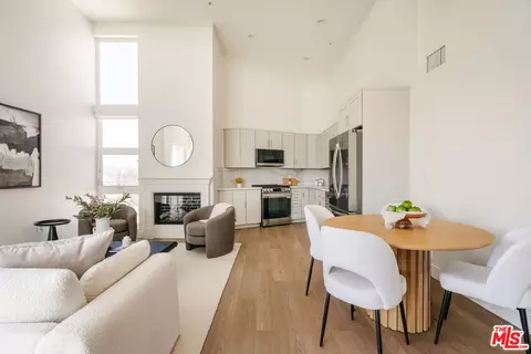 11011 Huston St #410, North Hollywood, CA 91601