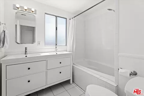 Bath - 19501 Arminta St, Reseda, CA 91335 photo 1 of 2