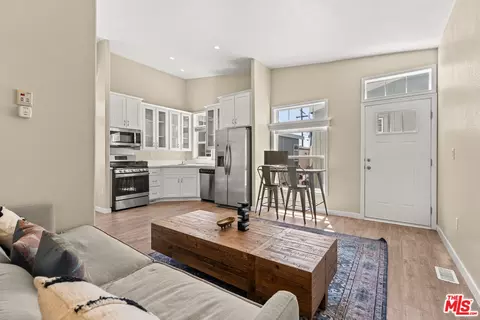8250 Lankershim Blvd #17, North Hollywood, CA 91605