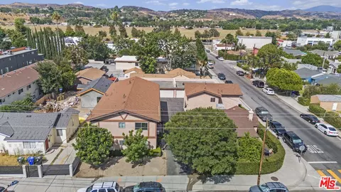 View/Area - 24802 Walnut St, Santa Clarita, CA 91321 photo 4 of 10