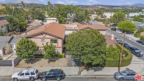 View/Area - 24802 Walnut St, Santa Clarita, CA 91321 photo 3 of 10