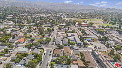 View/Area - 24802 Walnut St, Santa Clarita, CA 91321 photo 7 of 10