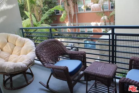 Exterior - 300 E 4th St #208, Long Beach, CA 90802 photo 1 of 4