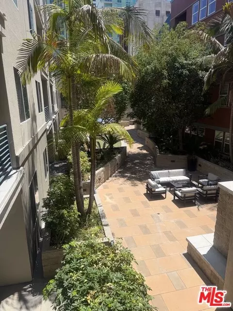 Exterior - 300 E 4th St #208, Long Beach, CA 90802 photo 4 of 4