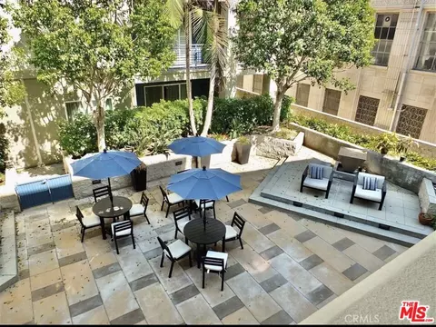 Exterior - 300 E 4th St #208, Long Beach, CA 90802 photo 3 of 4