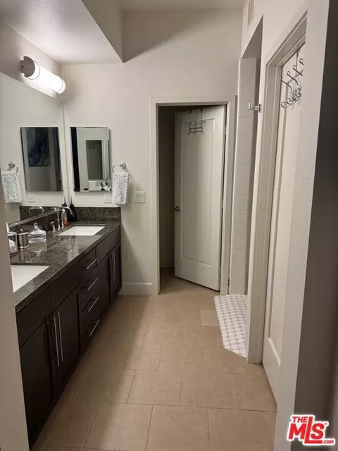 Bath - 300 E 4th St #208, Long Beach, CA 90802 photo 1 of 1