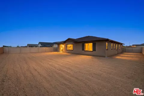 Exterior - 42831 Coronet Dr, Lancaster, CA 93536 photo 5 of 5