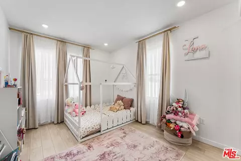 Bedroom - 42831 Coronet Dr, Lancaster, CA 93536 photo 1 of 9