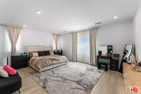 Bedroom - 42831 Coronet Dr, Lancaster, CA 93536 photo 7 of 9
