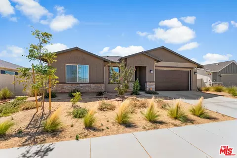Exterior - 42831 Coronet Dr, Lancaster, CA 93536 photo 2 of 5